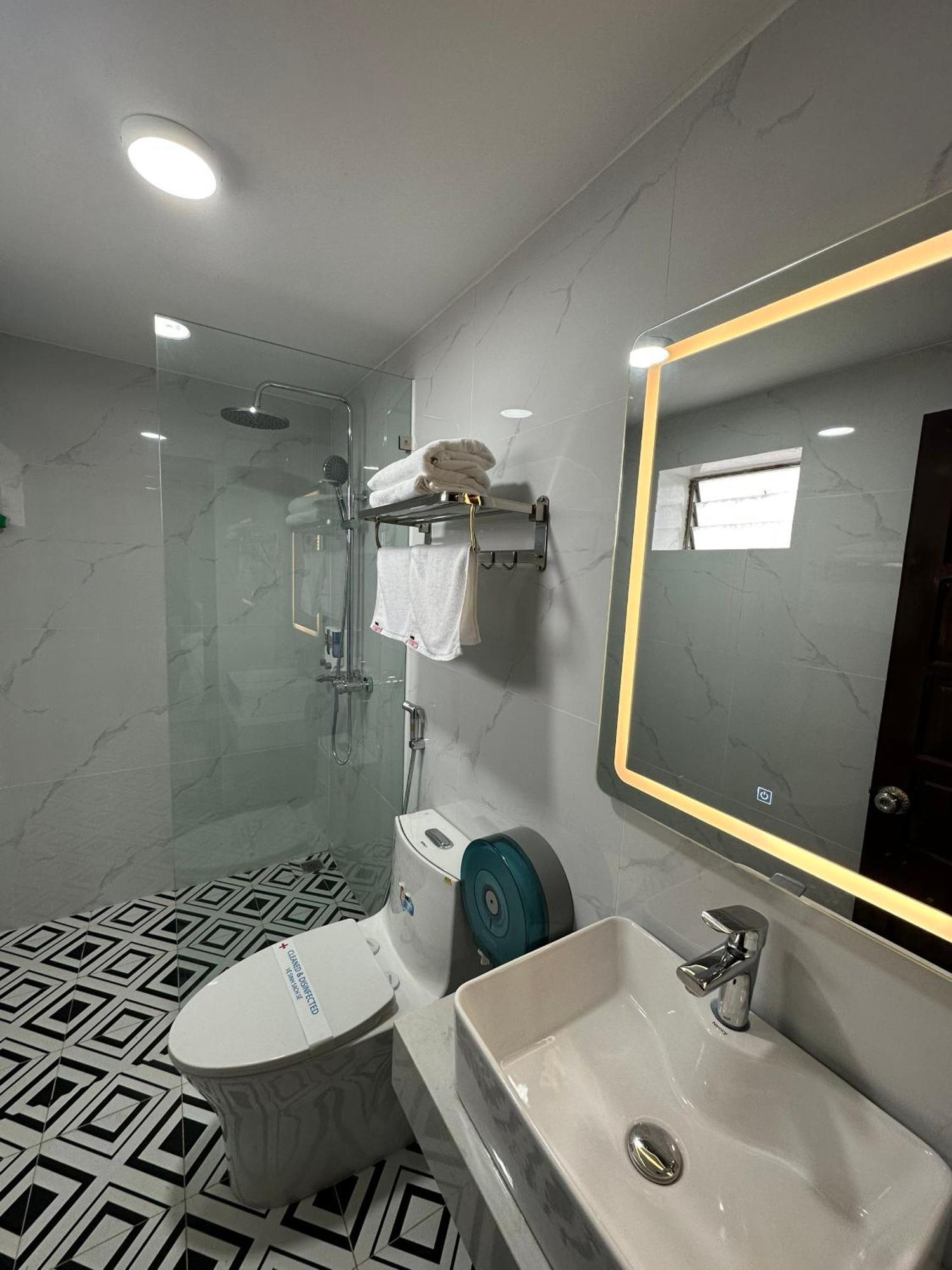 Nhat Tan Hotel Hanoi Exterior foto